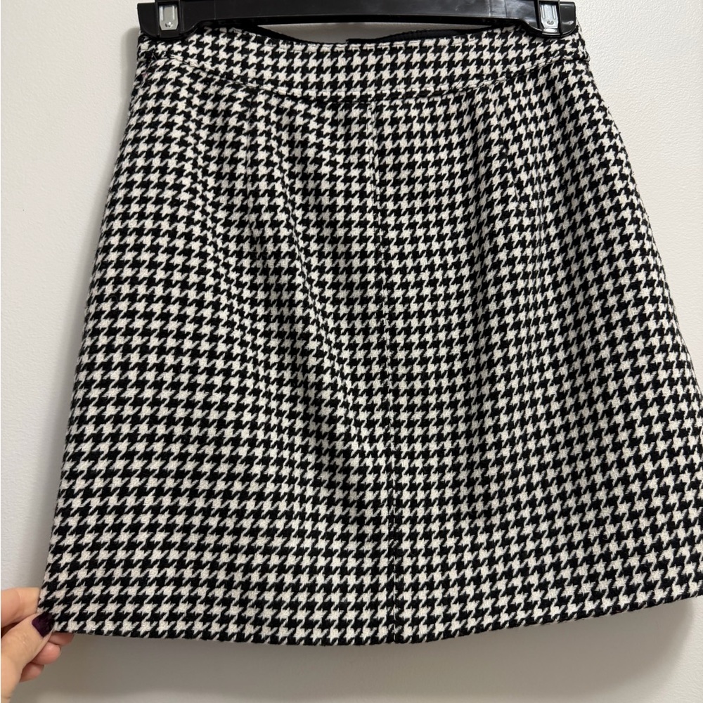 Hollister Black and White Mini Skirt - Picture 10 of 11